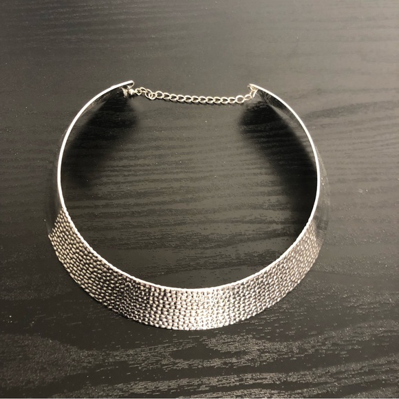 Bold statement necklace - Picture 2 of 3